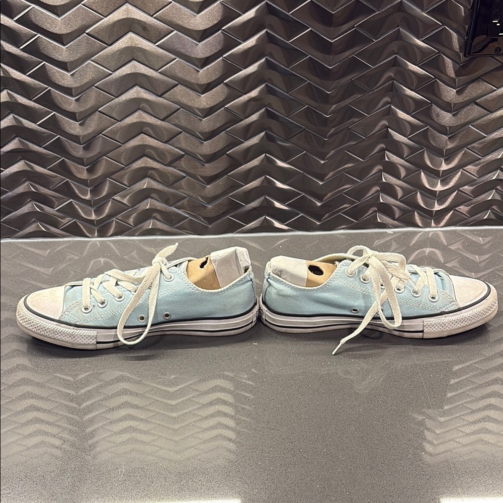 Converse Light Blue Canvas Sneakers - Excellent condition - size 7.5 women’s